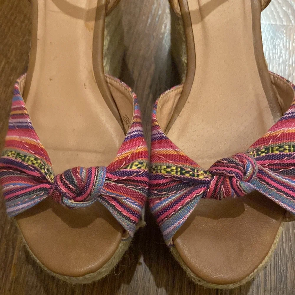 Fun Colorful Wedges - Picture 4 of 5